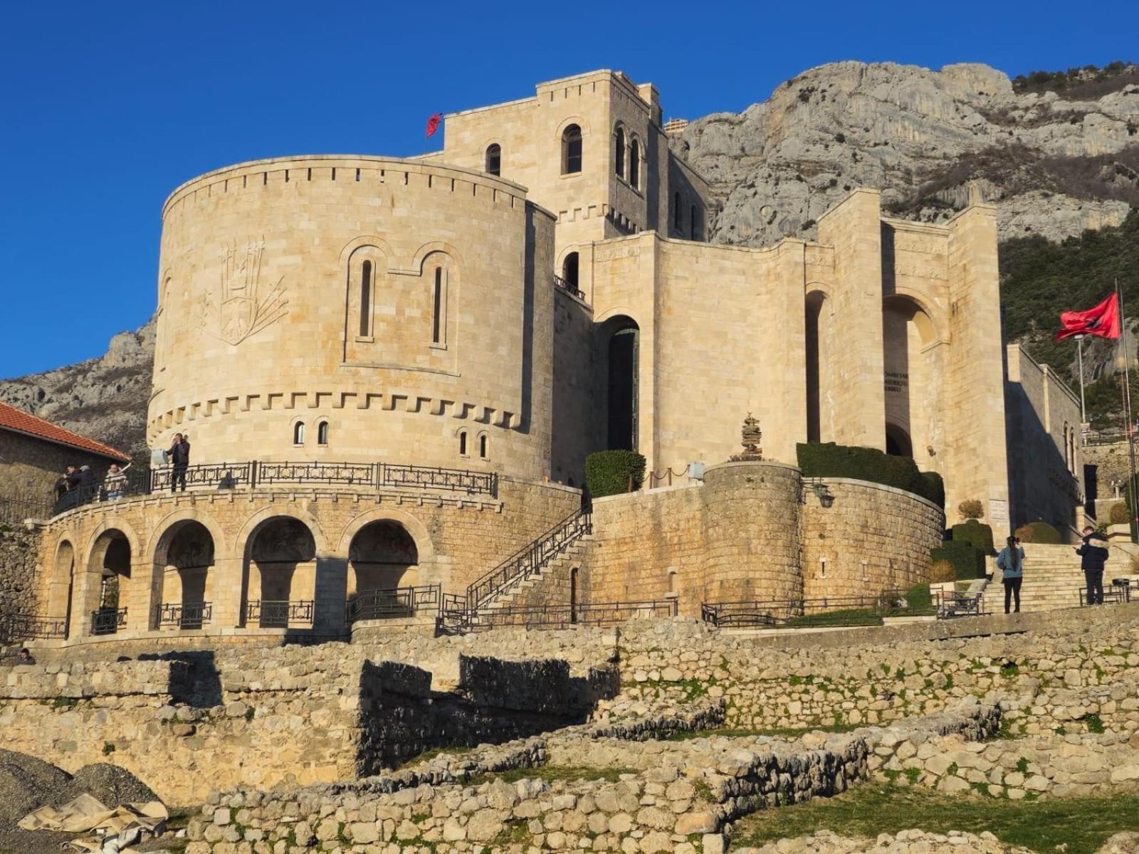 Villa Mefaja Krujë エクステリア 写真