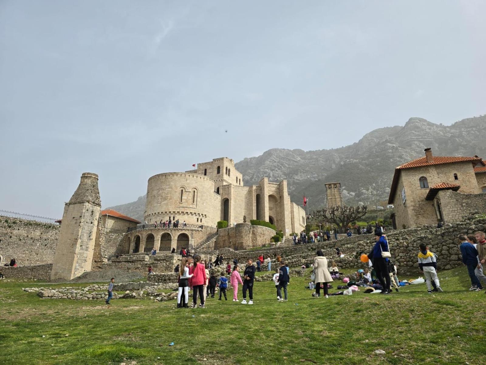 Villa Mefaja Krujë エクステリア 写真